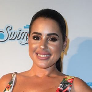 Stephanie Acevedo Bio, Age, Height, Career, Married, Net Worth, Social