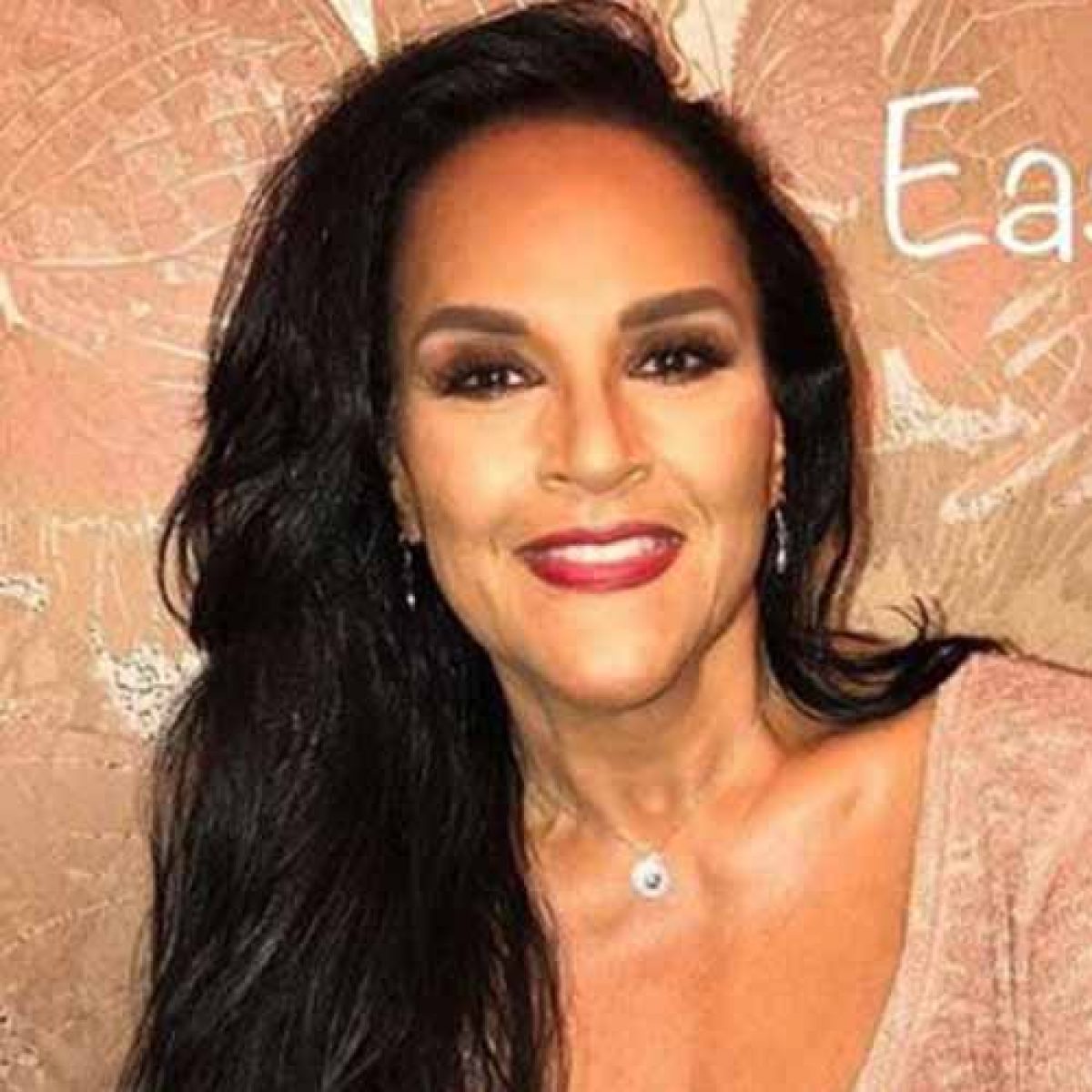 Jayne Kennedy Bio, Age, Height, Career, Husband, Daughters, Net Worth,  Facebook