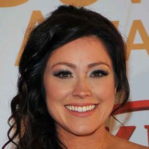 Kari Jobe Bio, Age, Height, Career, Husband, Net Worth, Instagram, Facebook