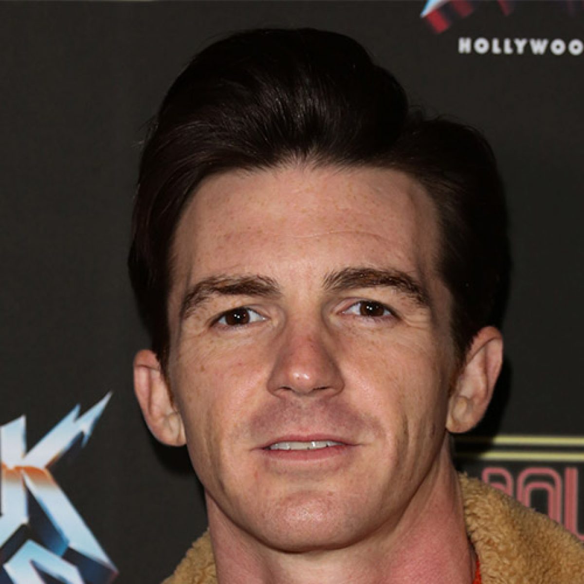 Drake Bell Net Worth Why Did Drake Bell Move To Mexico And Change His
