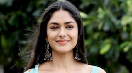 Mrunal Thakur Height, Weight, Age, Body Statistics - Healthyton