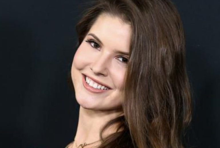 Amanda Cerney - Bio, Net Worth, Salary Age, Height, Weight, Wiki