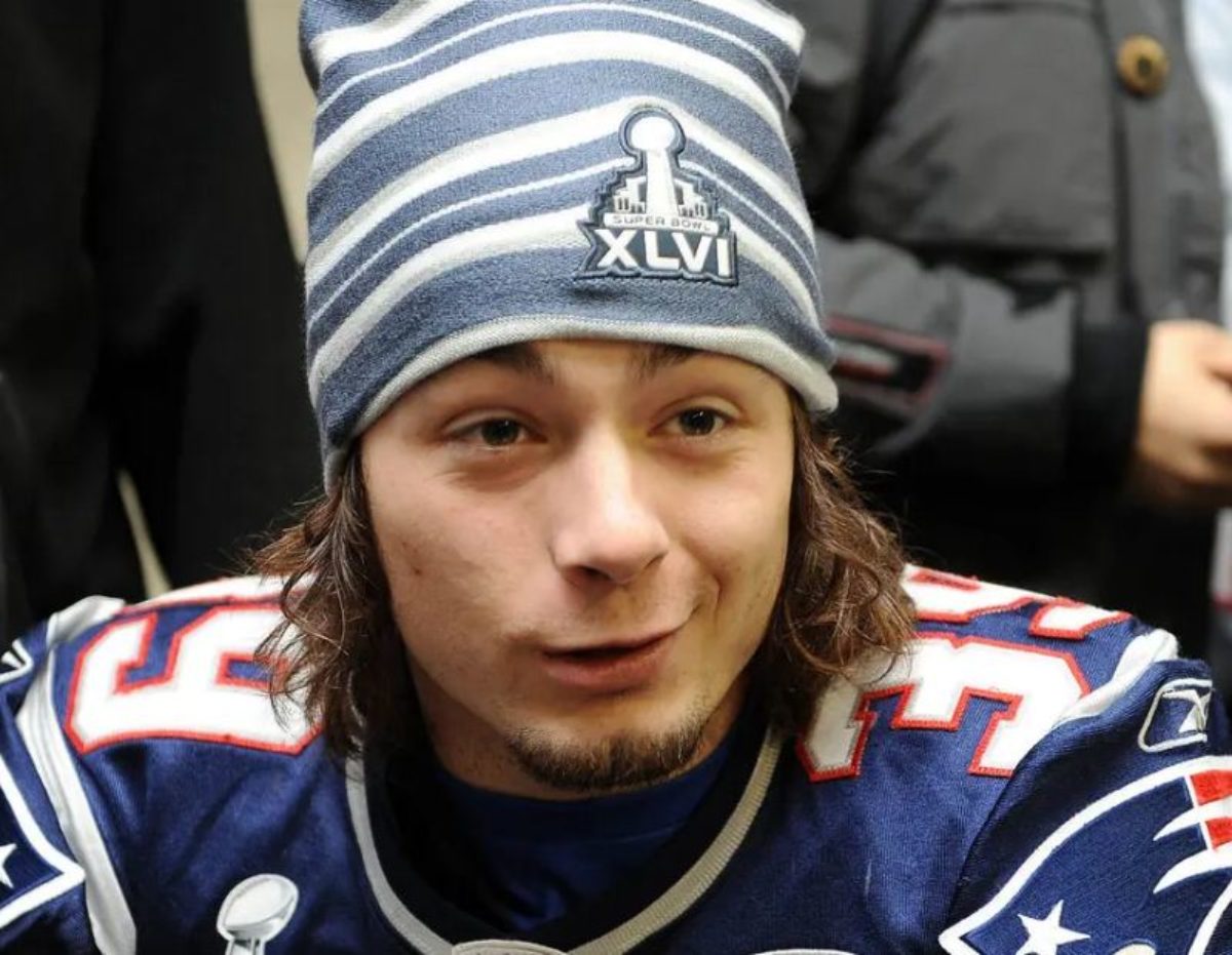 Danny Woodhead, Running Back for the Patriots. Height: 5 ft 7 inWeight: 195  lb. THE definition of Scrappy!