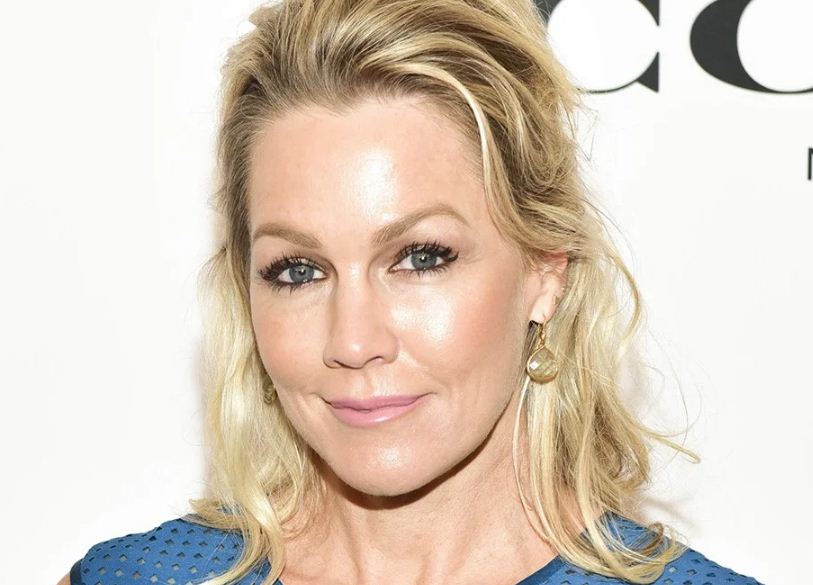 Jennie Garth - Bio, Net Worth, Salary Age, Height, Weight, Wiki, Health ...