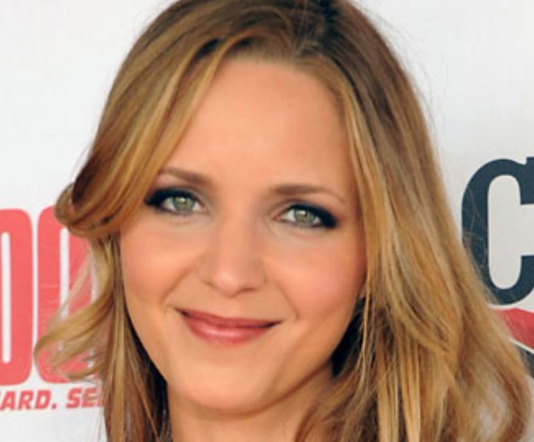 Jordana Spiro - Bio, Net Worth, Salary Age, Height, Weight, Wiki