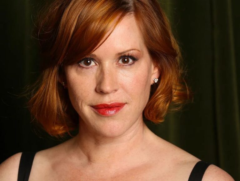 Molly Ringwald Bio, Net Worth, Salary Age, Height, Weight, Wiki